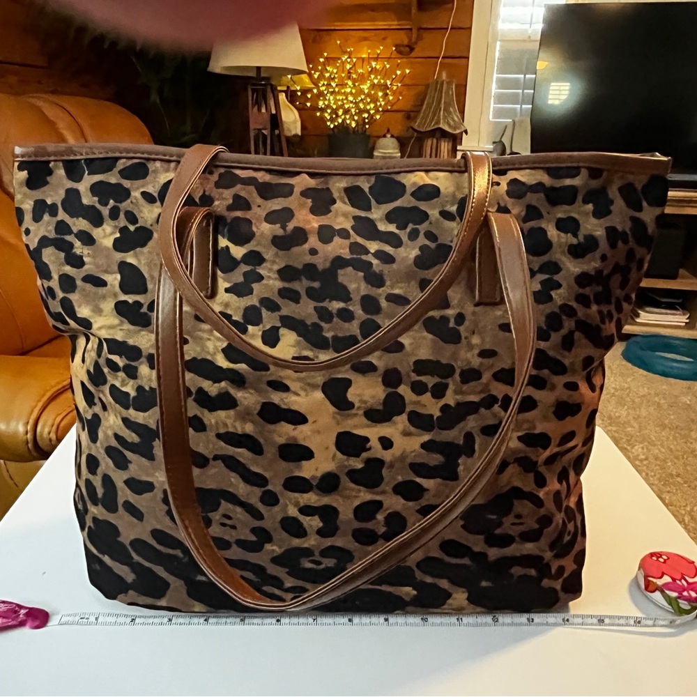 Leopard Print Tote with Brown Trim and Straps.Large.